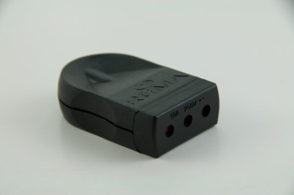 HEMBRA VOLANTE 2P+T 10A NEGRO