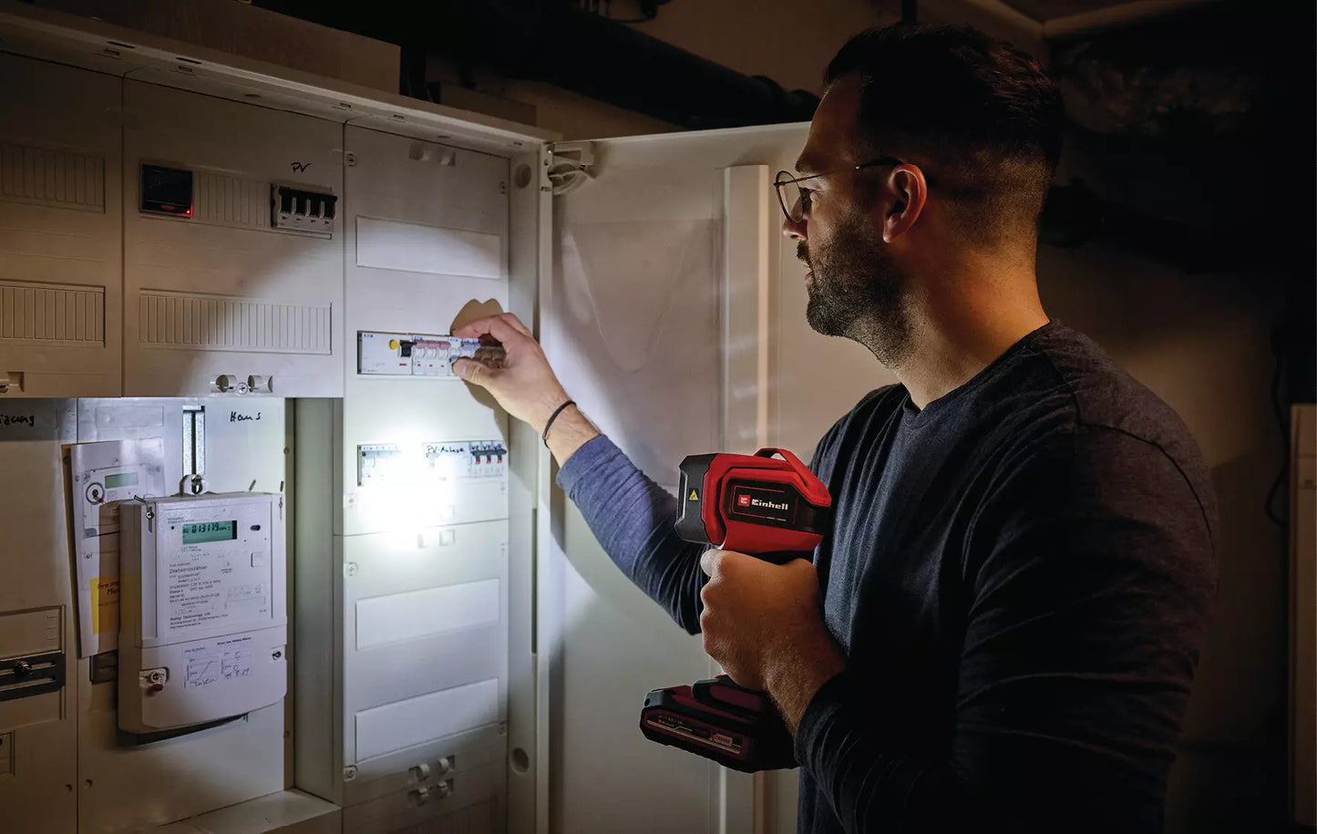 LAMPARA INALAMBRICA 18V 350LUMENES
